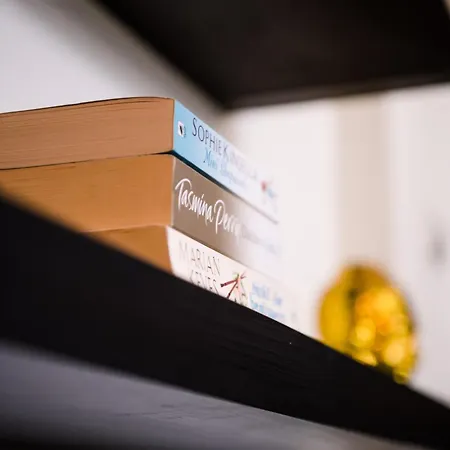 Stylish Modern - 1 Minutes Away From Parliament