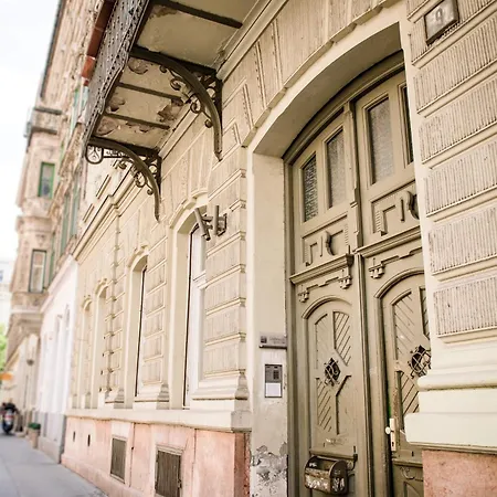 Stylish Modern - 1 Minutes Away From Parliament Appartement *