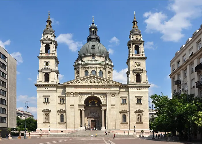 Stylish Modern - 1 Minutes Away From Parliament *